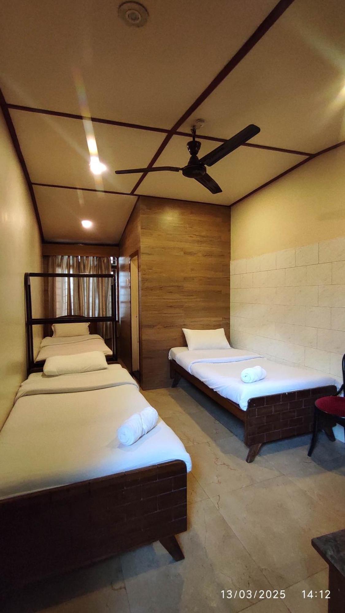 Baba Tourist Lodge Shillong Kültér fotó
