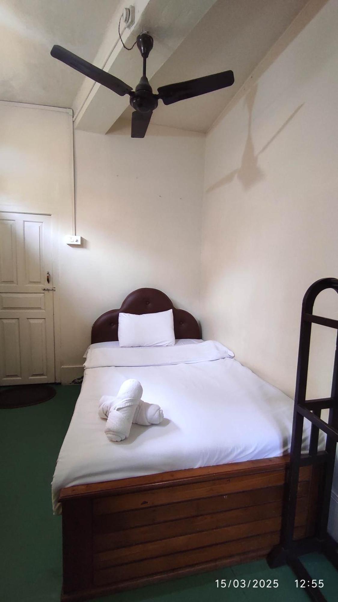 Baba Tourist Lodge Shillong Kültér fotó