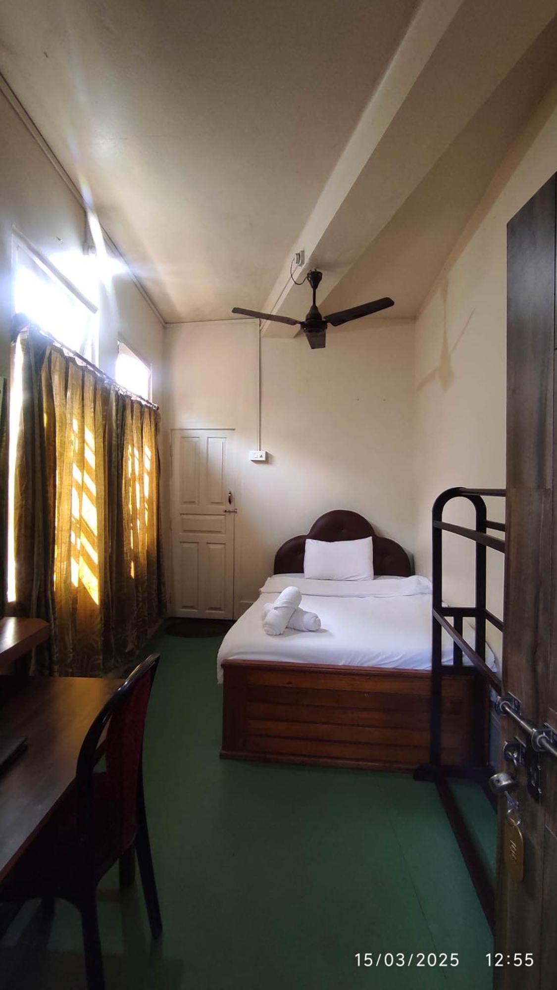 Baba Tourist Lodge Shillong Kültér fotó